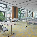 酒店 Courtyard By Marriott Center 4*