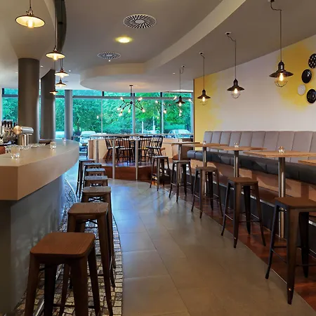 Courtyard By Marriott Center 호텔