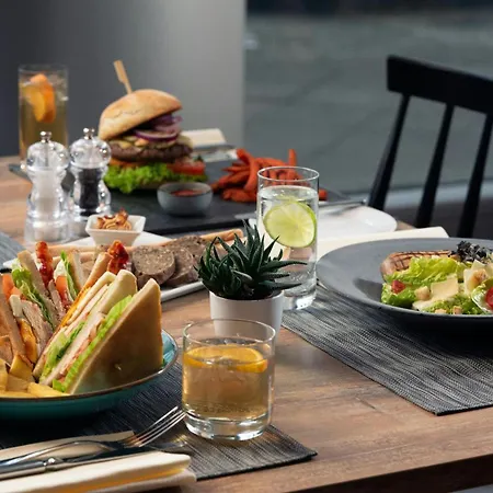 Courtyard By Marriott Center Hotel 4*