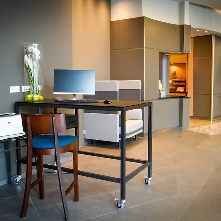 Courtyard By Marriott Center