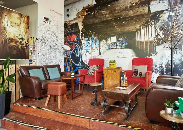 Courtyard By Marriott Center Hotel