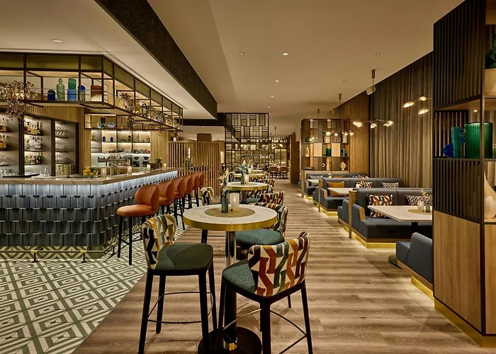 Courtyard By Marriott Center