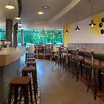 Courtyard By Marriott Center Hotel