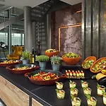 Courtyard By Marriott Center Hotel 4*