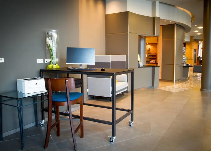 Courtyard By Marriott Center